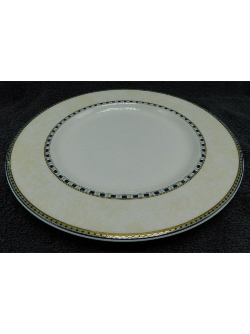 Mikasa Bone China Pavillion Y1102 Dinner Plate 10 3/4" Beige Trim Elegant Design